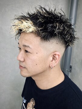 ジ オブスキュア(THE OBSCURE) 金髪メッシュフェードツイストスパイラル