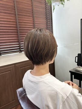 ミレナ(Milena) 白髪ぼかしカラー×大人可愛いショート