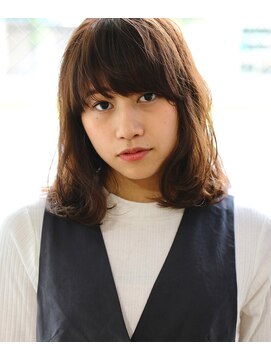 シーン(SCENE) ミディアムレイヤー/ゆるウェーブ/シアベージュ［荒田］