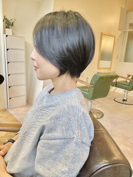 エミヲ 石川町(emiwo) 大人美人ショート【お手入れ簡単、ブラシでセット】