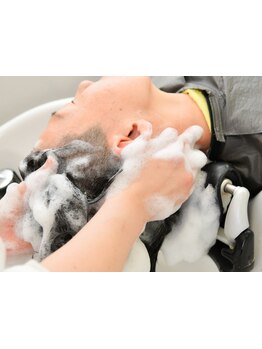 話題の頭浸浴導入サロン！リラックス効果が高く、心地よく癒される♪頭皮のケアで健康的な美髪に☆