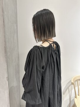 ヨーク(YOKE) YOKE 切りっぱなしボブ丸くないボブアッシュグレーブリーチ