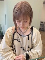 ユー(yew) ベージュカラー／ホワイトベージュ／ハイトーン／顔周りカット