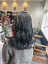 ヘアーワークス ボナ(HAIR WORKS bona.)&nbsp;上品さ際立つ黒髪ロングウェーブ/デジタルパーマ 髪質改善トリ