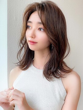 ラルユー 金山(LallYou) ミディアムウルフひし形シルエットひし形ボブヨシンモリ