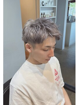 ジゼラ(GISELA) スパイキーショート ホワイトシルバー