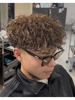 イーラ アメ村店(era)&nbsp;バロックパーマ　ツイストスパイラル眉カットメンズパーマ