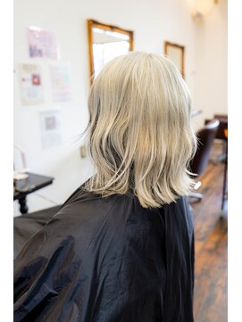 ヘアーメイク ダンス(hair make DANCE) エクステ外しブリーチ ホワイトベージュボブ