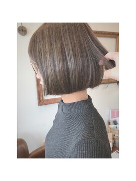 リスプレンデレブロレット risplendere BroLetto ハイライト×グレージュカラー×ミニボブ