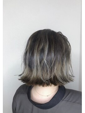 モルニ(MORNI) グラデーションカラー_マロンベージュ Aラインボブ かきあげ