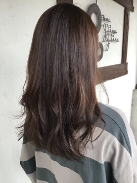 ジーラジーラ(giira-giira) アッシュベージュ/ロング