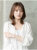 オリーブベージュ/くびれレイヤーミディアム/小顔顔まわりカット