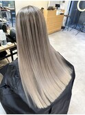 春のトレンドカラー外国人風バレイヤージュとホワイトベージュ