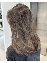 ノラ ウメダ(NORA UMEDA)&nbsp;ナチュラル地毛ハイライト細いハイライト派手にならない