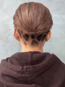 カー(KAH) ヒョウ柄　デザインカラー　刈り上げ女子　ボーイッシュ