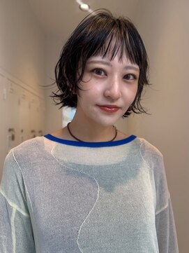 ピカイチテンジン エムスラッシュ(pikAicHi Tenjin×M.SLASH) くせ毛風ショートボブ×デザインカラー