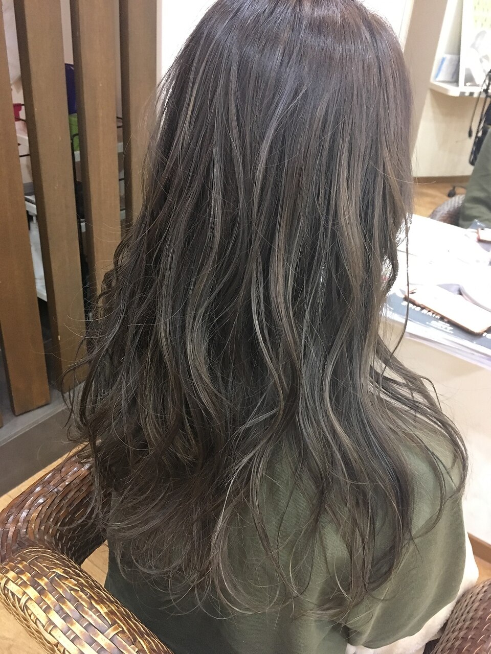 シルバグレージュ ロング ハイライト、ローライト：L020788248