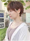 大人可愛い耳かけショートボブダークアッシュブラウン毛先パーマ