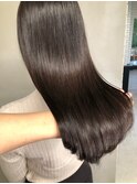 オトナ女子ツヤ髪アッシュカラーふんわりミディシースルーバング