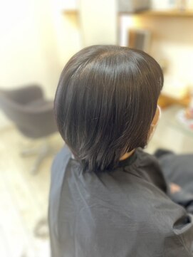 サロン ド アベニュー 40代50代60代　大人ナチュラルショートレイヤー
