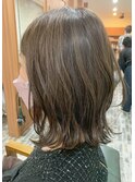 オリーブベージュ