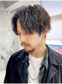緩め波巻きパーマセンターパートフェーブパーマ20代30代刈り上げ