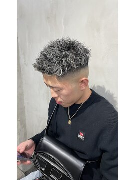 クロー(CROW) スキンフェード×ツイストパイラル×ハイライト