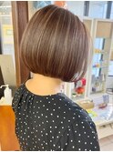 30代40代白髪ぼかしハイライト前下がりショートボブグレージュ
