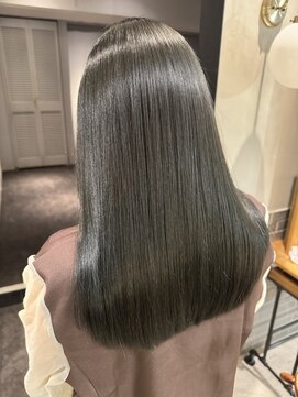 メゾンドムニ 恵比寿(Maison de MUNi) 【イエベさんにおすすめ】ダークオリーブカラー艶出し縮毛矯正