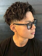 ディスイズバーバーフォース(THIS IS BARBER 4th) ツイストスパイラル サイドパート フェードカット ツーブロック