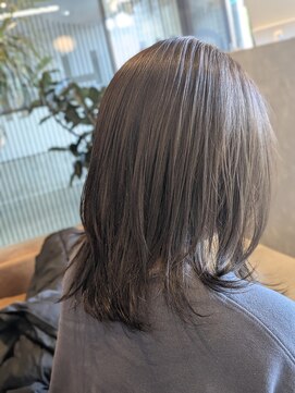 オリーブベージュカラー