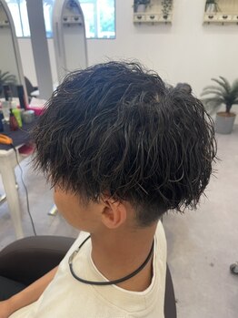 レヴィア(REVIA)の写真/骨格にフィットする似合わせカットで、毎日がラクにキマる。トレンド感と清潔感を両立するメンズスタイルを