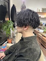 シラス(SiLasu)&nbsp;ツイストスパイラルパーマ×センターパート