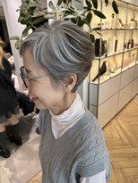 ステア ケース(stair case)&nbsp;白髪を活かして楽しんで行く