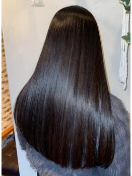 シキオリ(SHIKIORI)の写真/かけたと気づかれないほど自然。毛先まで柔らかく収まる"地毛風"髪質改善ストレート【錦糸町】
