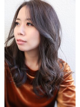 イソラブル(ISOLA-blu) 【髪色を落ち着かせたい方に】ダークグレージュ×セミロング