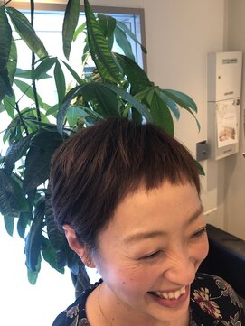 ディーヘアーデザイン(d.HAIR DESIGN) 前髪も可愛くショートスタイル