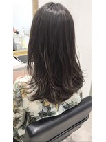 エマ(emma)&nbsp;ツヤと透明感のある8トーンくらいのアッシュカラー☆