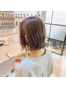 フランチェスカドット(francesca.) 切りっぱなしボブ×アイスグレージュ