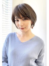 似合わせバランスで重要な顔周りはパーツに合わせてデザインカットし、1mmにこだわります！