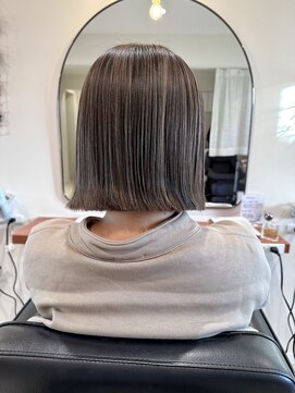 ユイル(Uil) 似合わせ小顔ボブ× ハイライトカラー デザインカラー