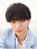 波巻きツイストスパイラルツーブロックショート黒髪ビジネス
