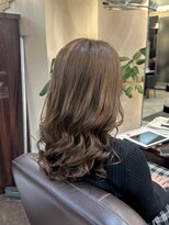 キャラ 池袋本店(CHARA)&nbsp;湿気が落ち着いた季節にコテ巻き風パーマでイメチェン！【貴也】