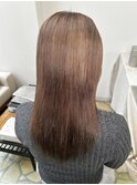 赤み抑えのやわらかブラウン × 艶ストレートロング