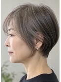 白髪ぼかしハイライトでつくる大人ショート