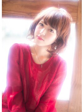 ロエナ(ROENA) ナチュラルひし形シルエットデザインカラー切りっぱなしボブ