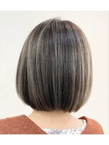 フラット 千葉(Flat.)&nbsp;ボブ×ハイライトグレーカラー