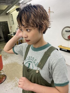 フィン(fin,) Ayato/美髪/ホワイトグレージュ/ネビージュ/こなれミディ/パーマ