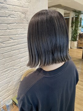 マカナ(makana) 外はねボブ×ミルクティベージュ