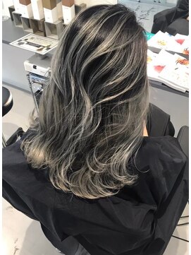 キング 枚方店(K!ng) 【枚方、高槻、梅田】ホワイトハイライト